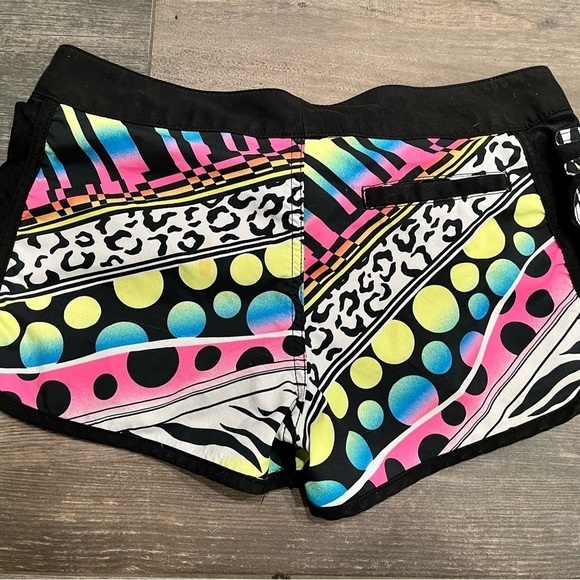 Roxy Board Shorts Size 3-Black w Rainbow Graffiti print - Picture 3 of 6